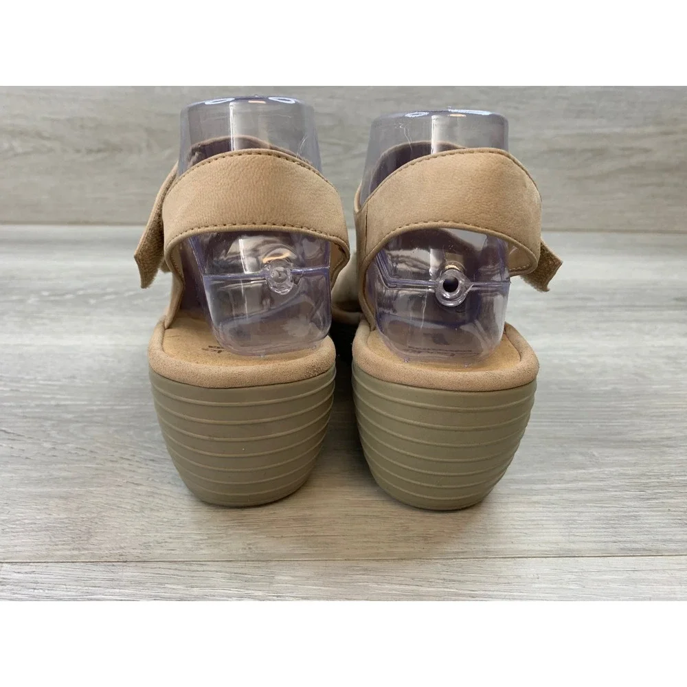 Clarks Collection Women's 8 W Beige Leather Wedge Sandals Cushion Comfort Shoes